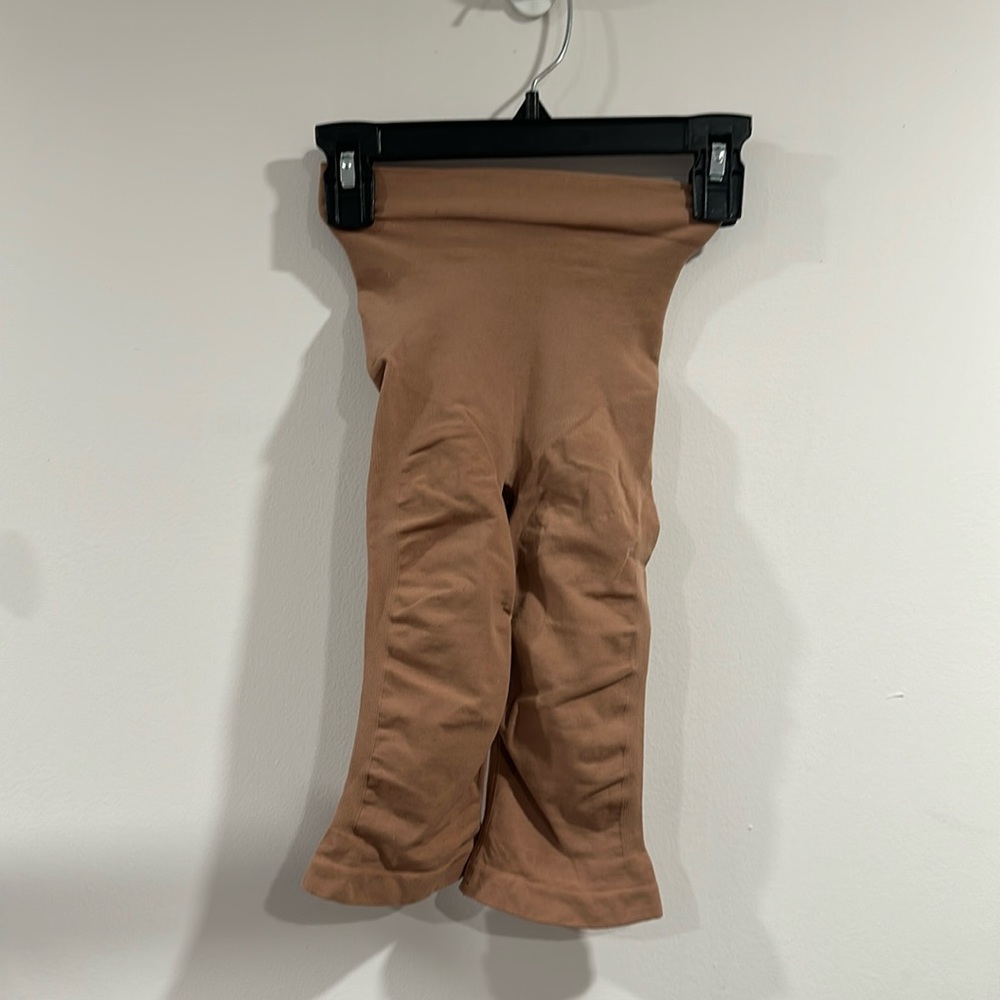 SKIMS SHAPEWEAR!! SIZE SMALL/MEDIUM BRAND NEW WITHOUT TAGS! #114